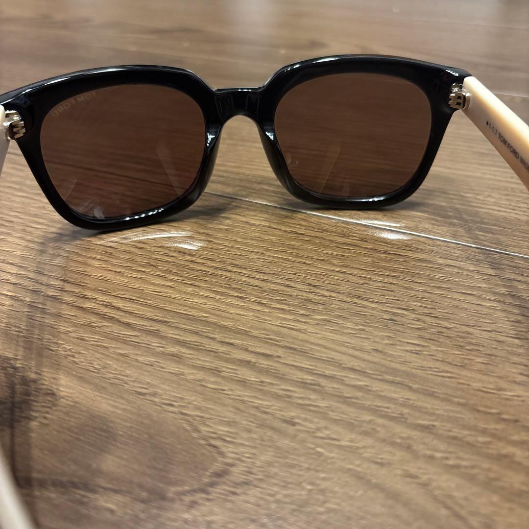 Tom Fordトムフォード サングラスTF211AF バイカラー 黒×クリーム