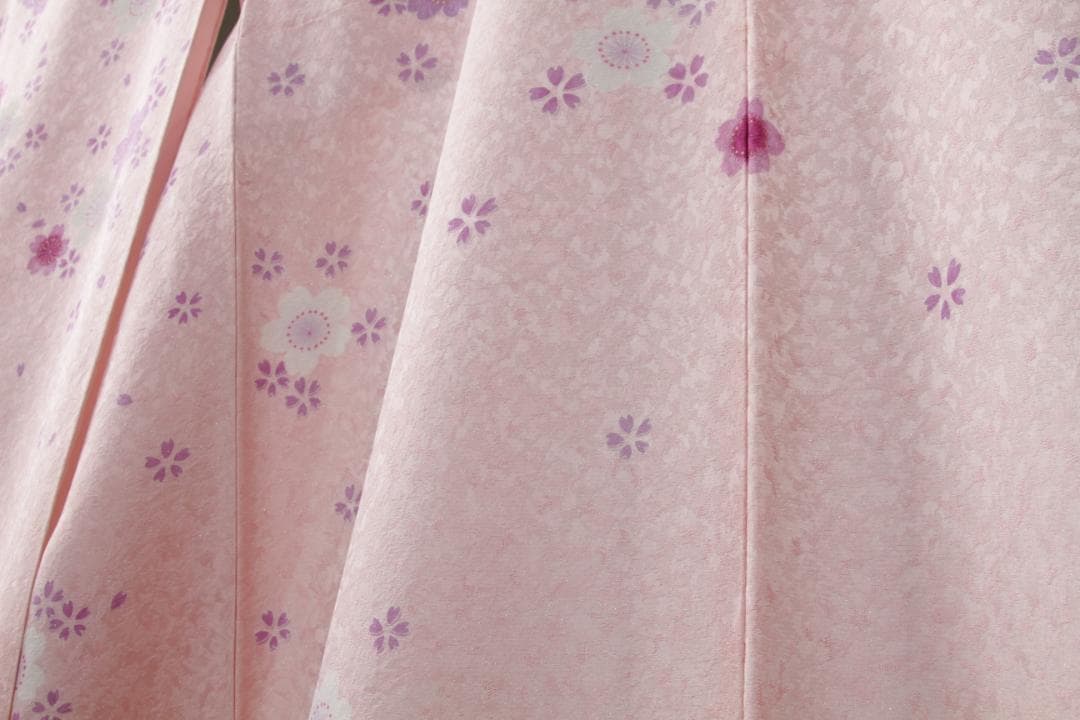 成人正絹振り袖　淡いピンク