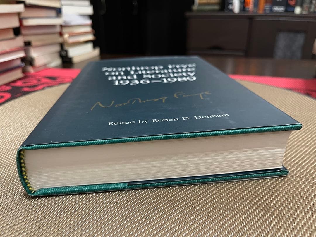 洋書 Northrop Frye on Literature and Society