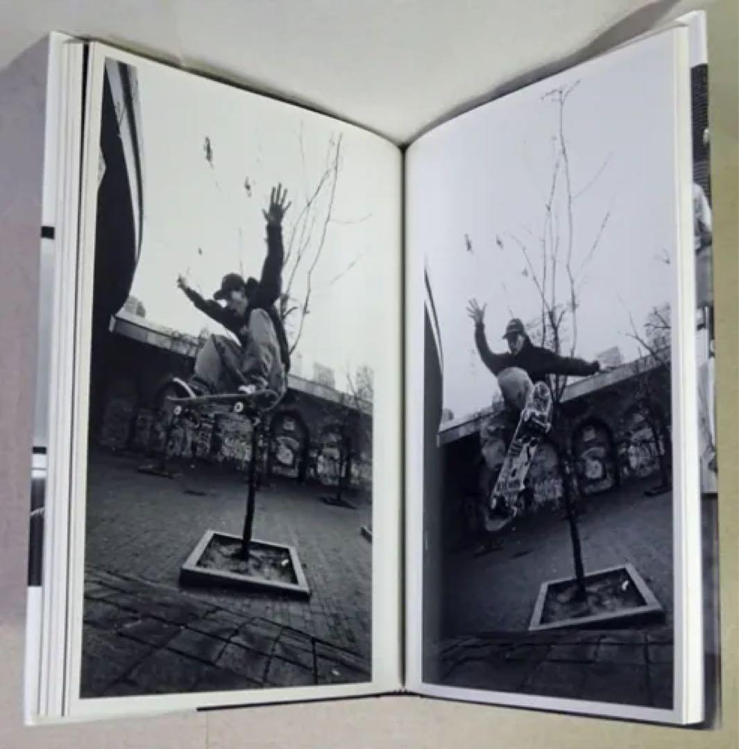 Ari Marcopoulos 写真集「OUT & ABOUT」