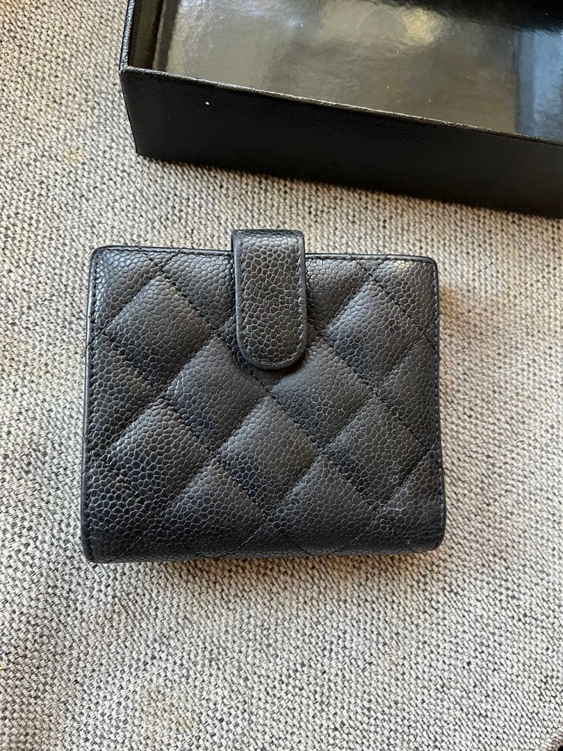 CHANEL 二つ折り財布 コンパクト　マトラッセ　キャビアスキン