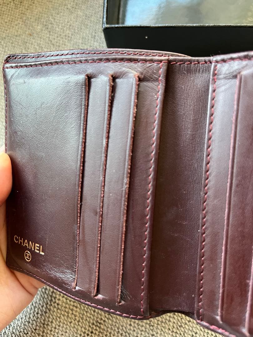 CHANEL 二つ折り財布 コンパクト　マトラッセ　キャビアスキン