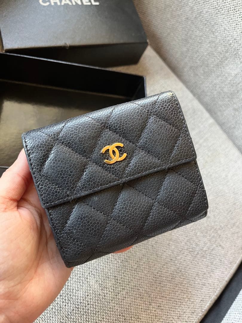 CHANEL 二つ折り財布 コンパクト　マトラッセ　キャビアスキン