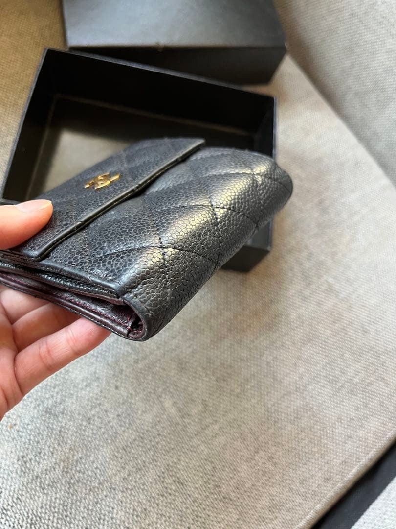 CHANEL 二つ折り財布 コンパクト　マトラッセ　キャビアスキン