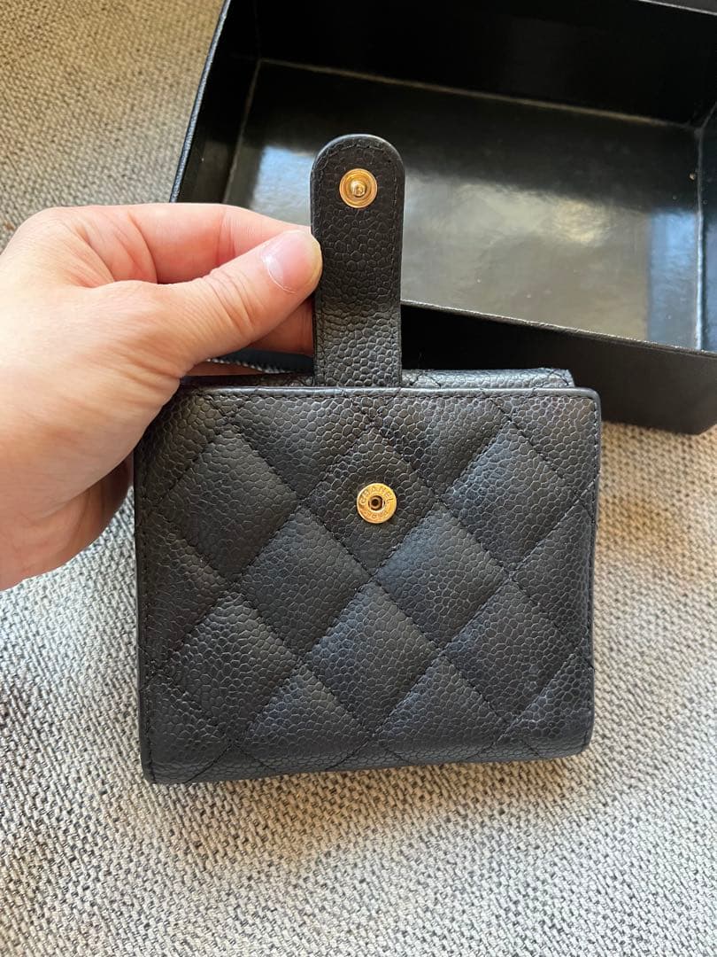 CHANEL 二つ折り財布 コンパクト　マトラッセ　キャビアスキン