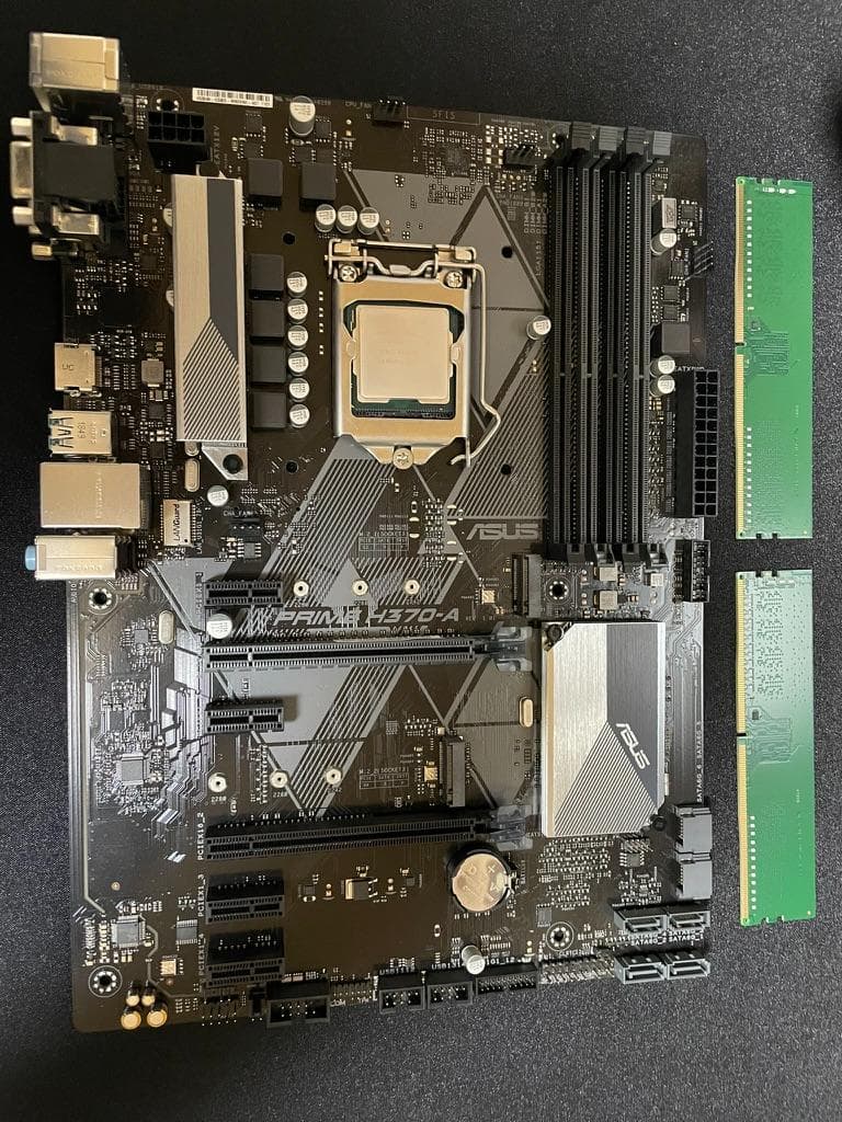 [CPU] intel i7 9700K + メモリ16GB