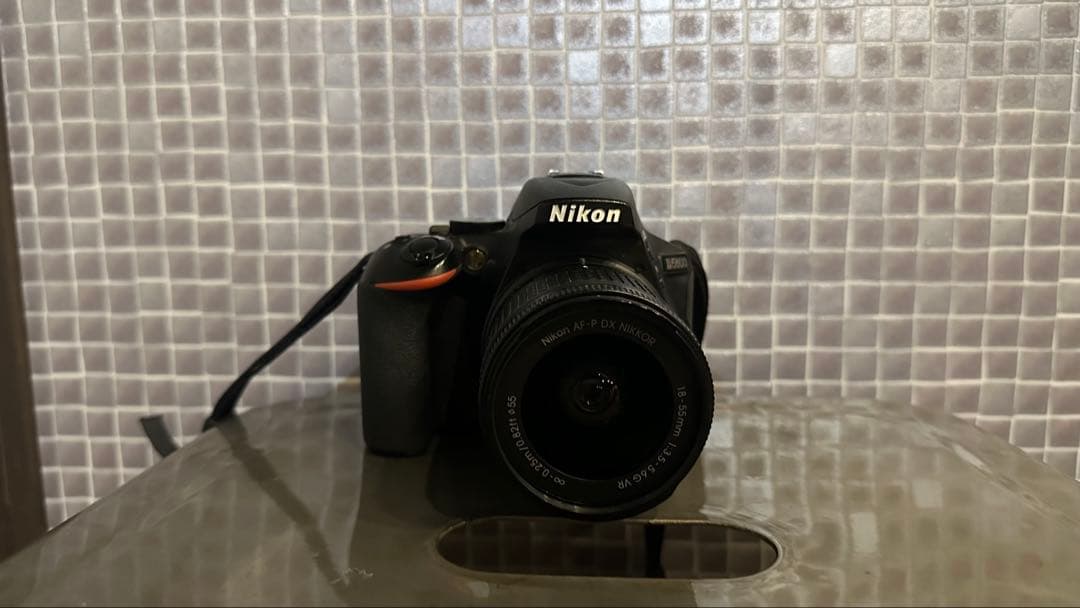 Nikon D5600 デジタル一眼レフカメラ 本体とレンズ付き