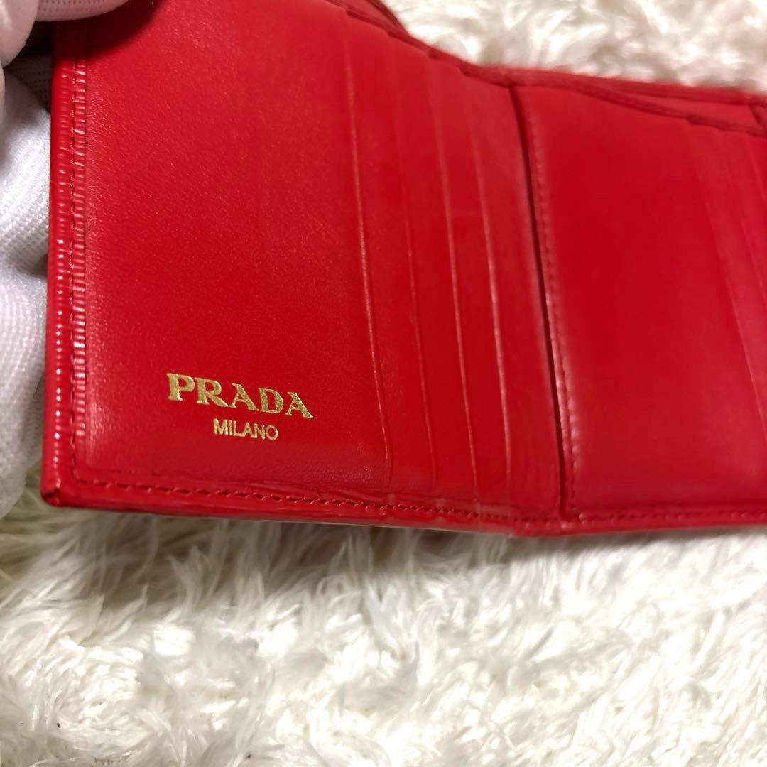 美品 PRADA 三つ折り財布 赤 レッド
