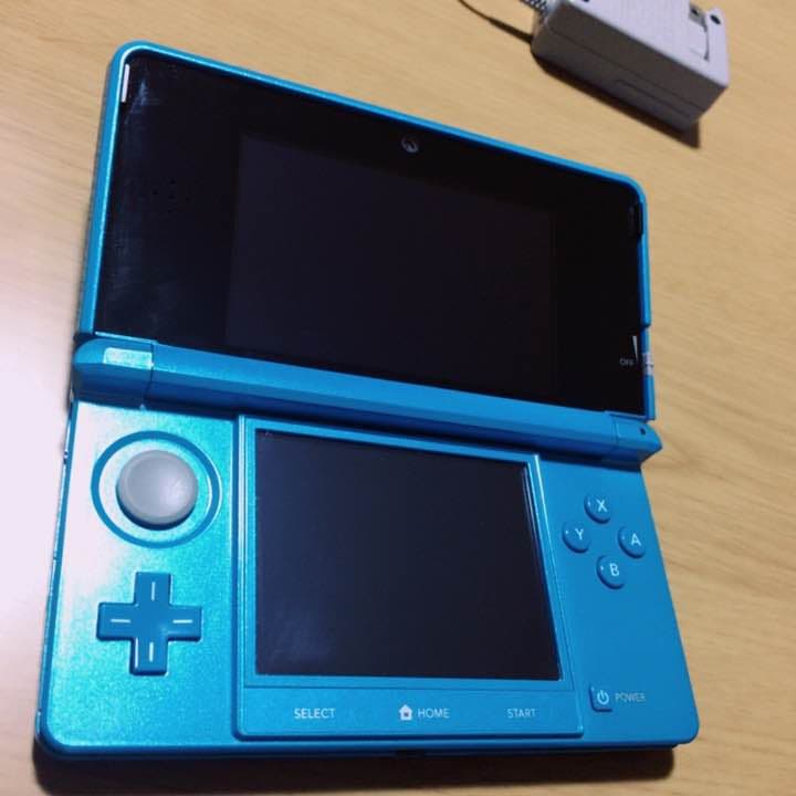 3DS 本体と充電器のみ