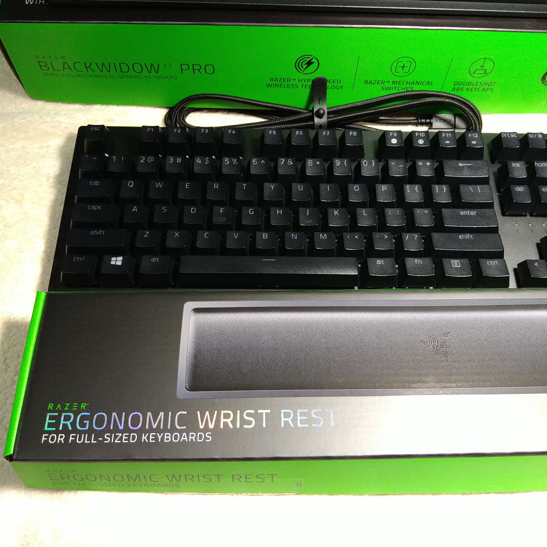 Razer BlackWidow V3 Pro ＋ 新品リストレスト