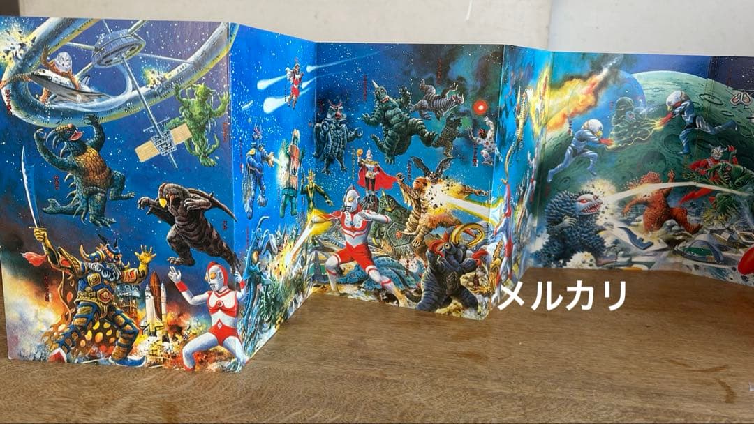 まるで ウルトラマンの屏風絵や〜　★ ウルトラマンパノラマ大図鑑パート2 ★