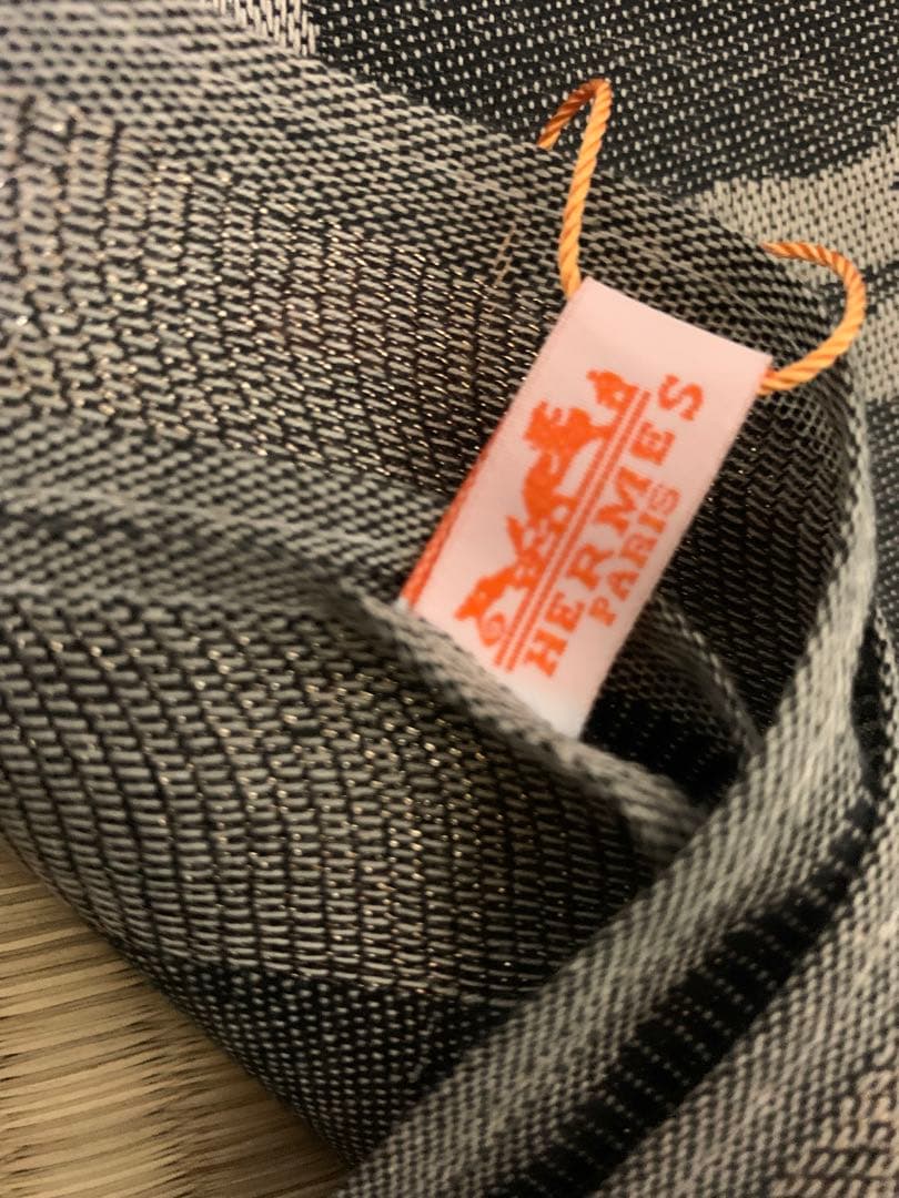 HERMES 大判マフラー グレー ロゴ入りNOVELTY