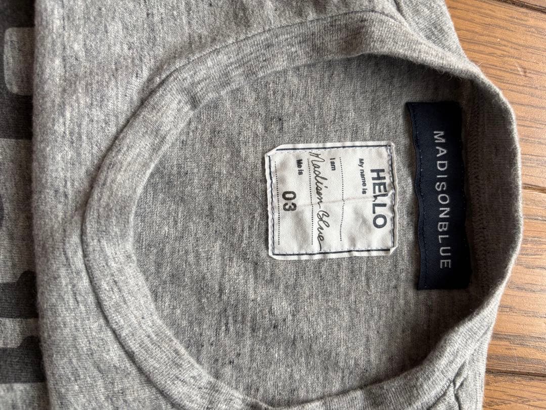 MADISONBLUE Hello Tシャツ サイズ03 グレー