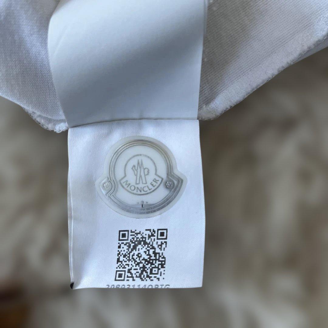 モンクレールMONCLER 白Ｔシャツ 紺、赤刺繍　メンズS