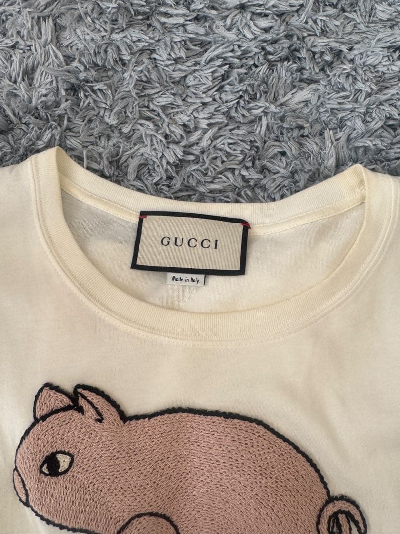(激安出品)豚と太鼓の刺繍が特徴的なGUCCIのカジュアルTシャツ。