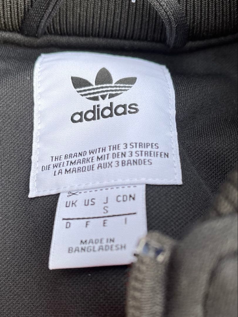 adidas トレフォイル刺繍ロゴ　ダブルジップ　中綿入りサイドライン　MA-1
