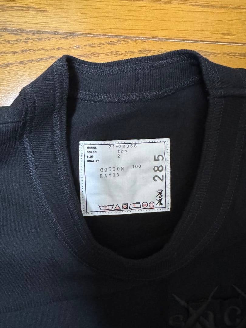 sacai × Kawsコラボブラック ポケット刺繍Tシャツ サイズ2
