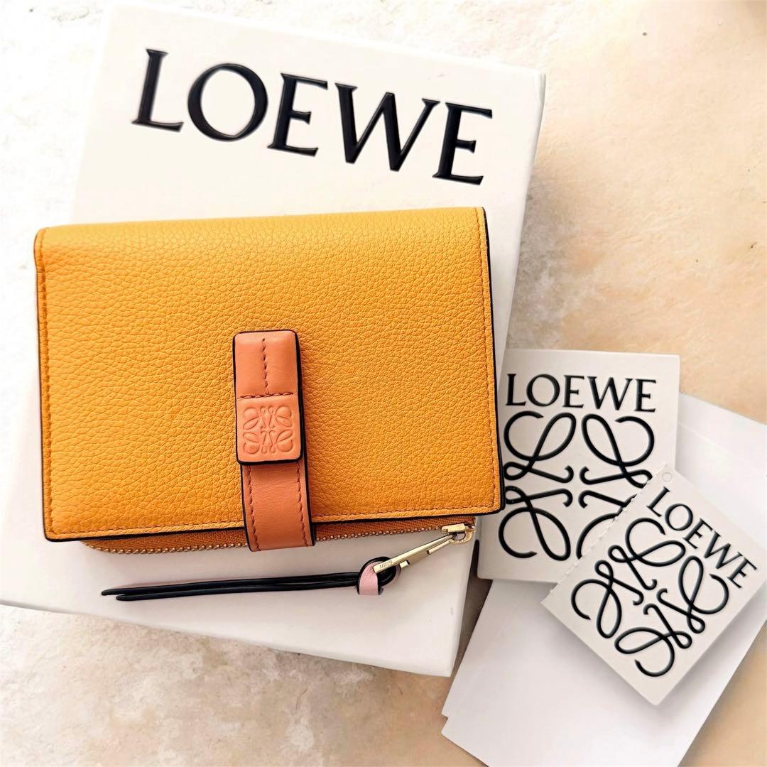美品✨希少LOEWE ロエベ　財布 アナグラム 2つ折り財布 レザー オレンジ