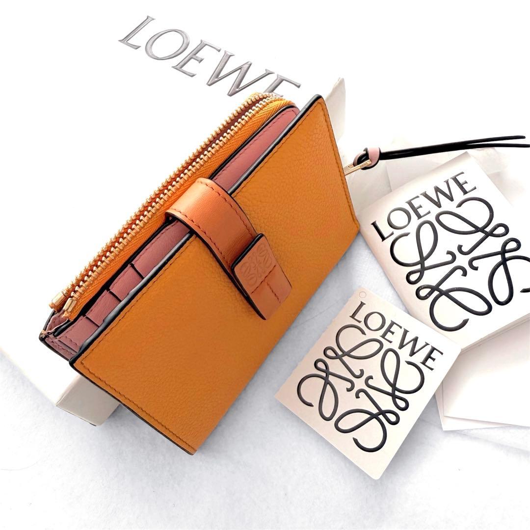 美品✨希少LOEWE ロエベ　財布 アナグラム 2つ折り財布 レザー オレンジ