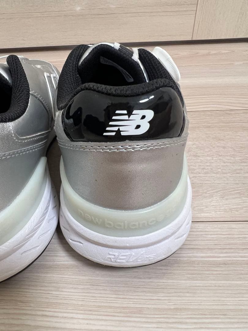 美品New Balance ゴルフシューズ 女性用 23.5cm