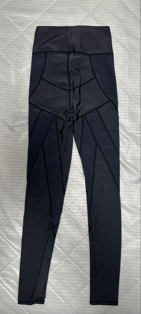 【美品】LAVA パーフェクトフォームレギンス／Ｍサイズ