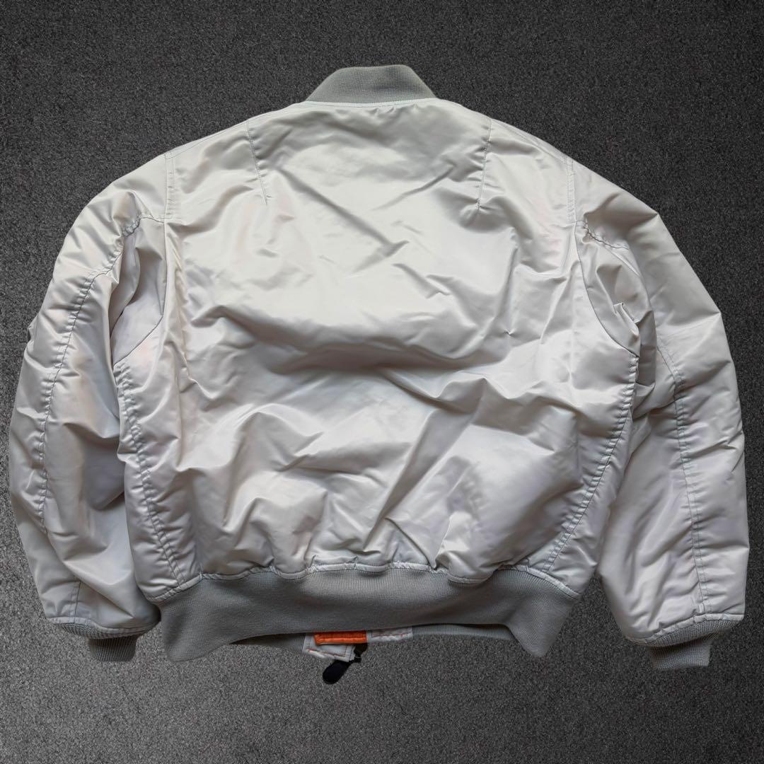 極美品M✨ BEAMS MA-1 リラックスフィット 中綿ジャケット シルバー