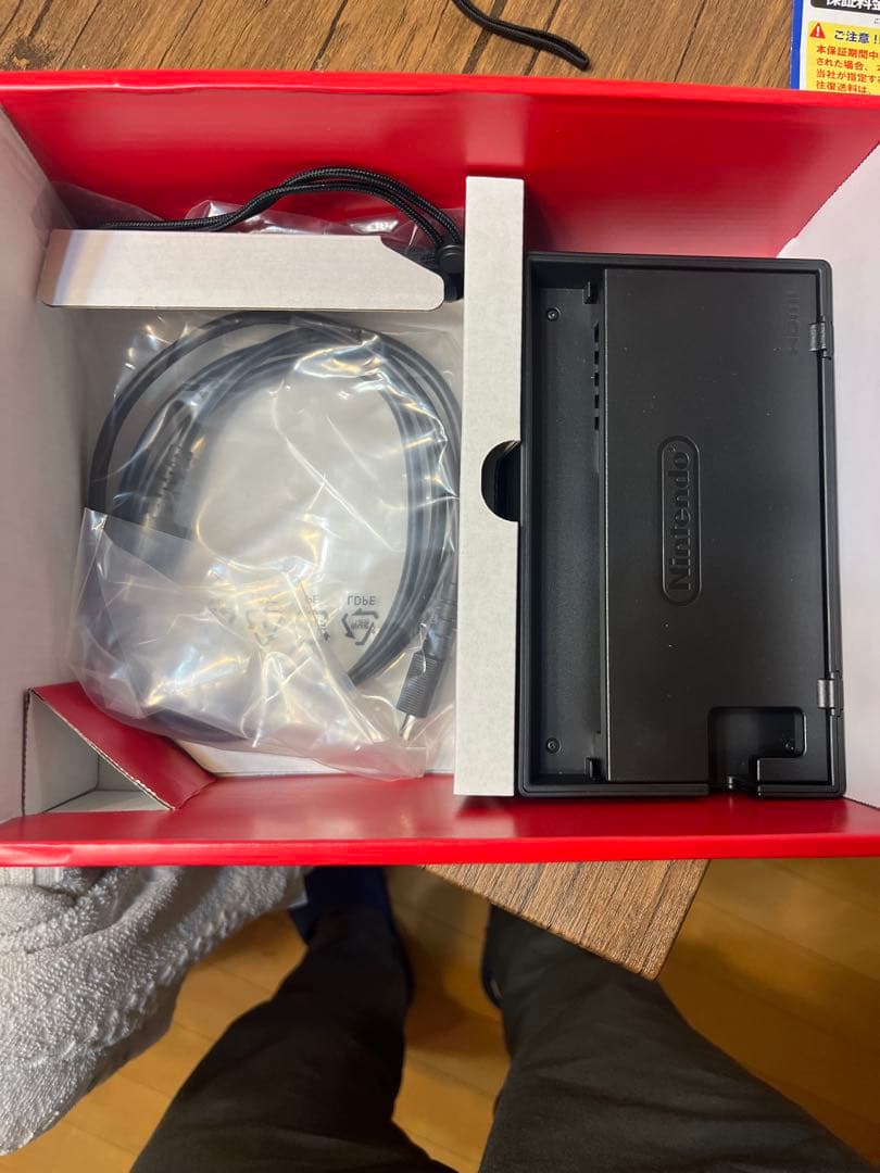 Nintendo Switch 本体　購入から4ヶ月　保証付き