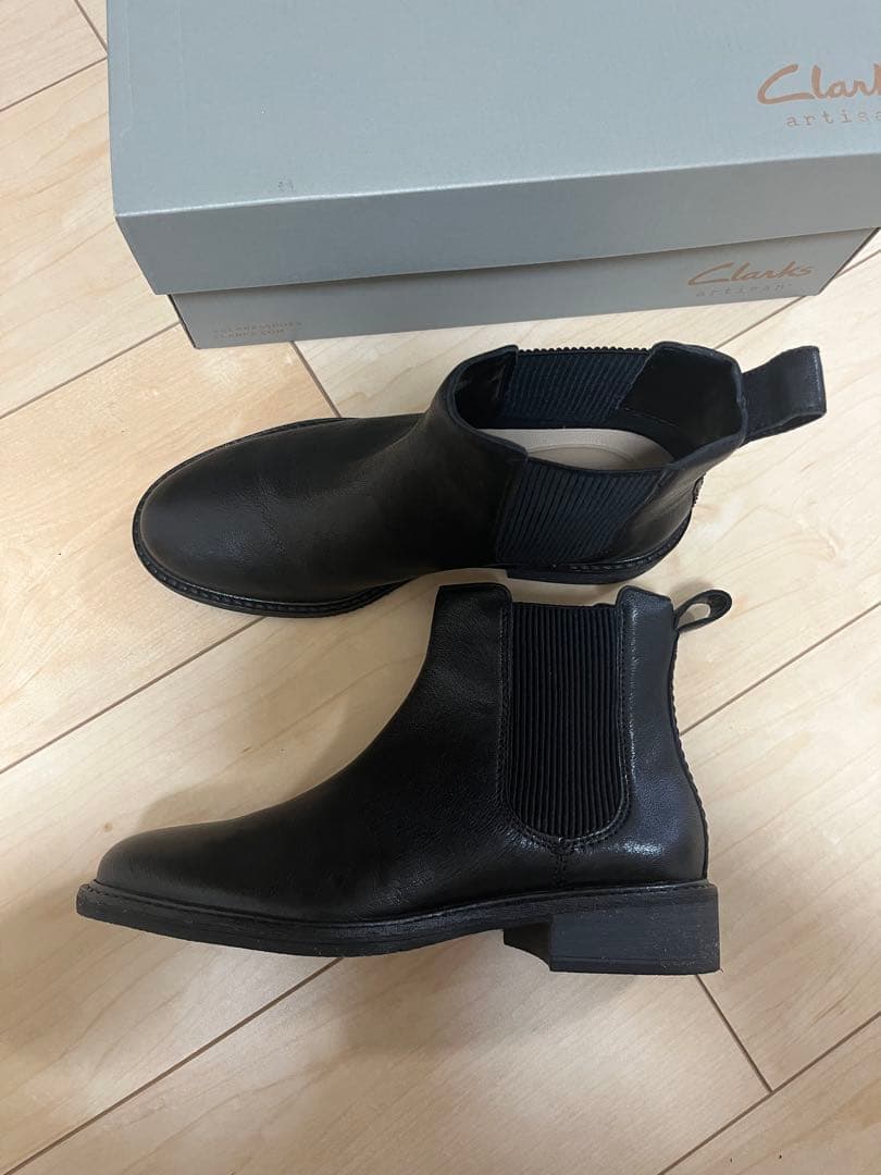 Clarks ブラック サイドゴアブーツ