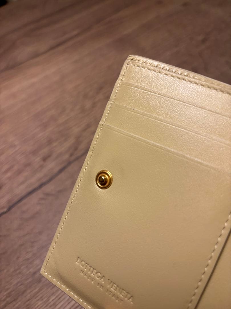BOTTEGA VENETA カセット スモール 二つ折りウォレット ベージュ