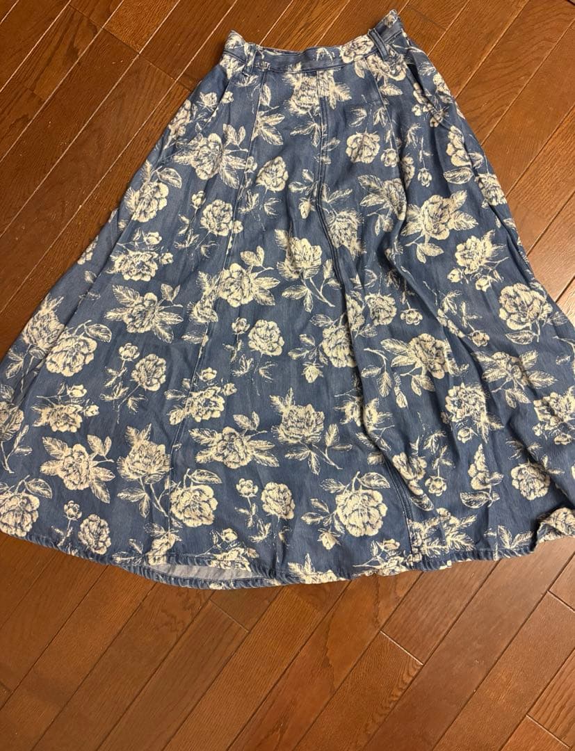 Tnewties イザベルの横顔　花柄デニムスカート　Sサイズ