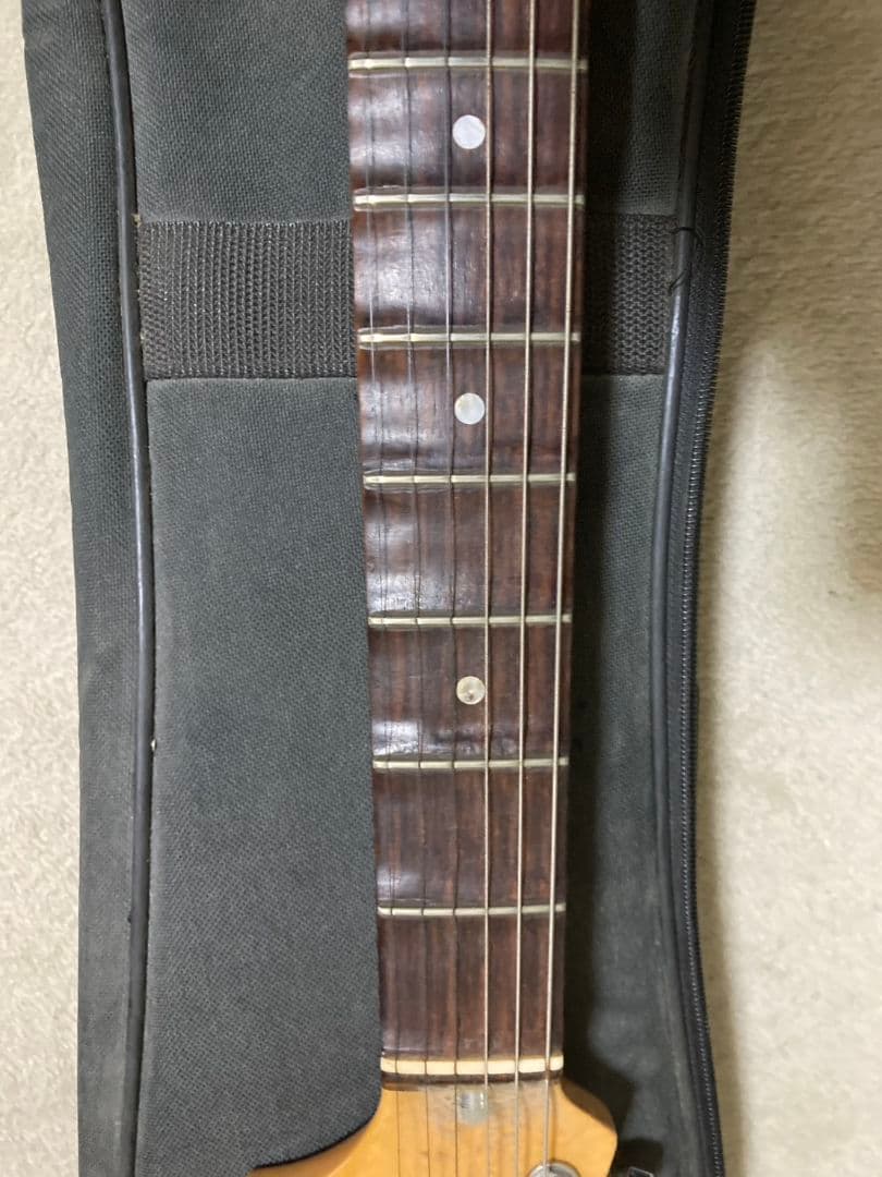 Fenderストラトキャスターエレキギターとアンプ