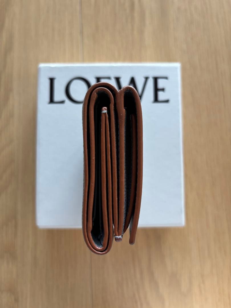 【Chii】LOEWE 財布　アナグラム トライフォールド ウォレット