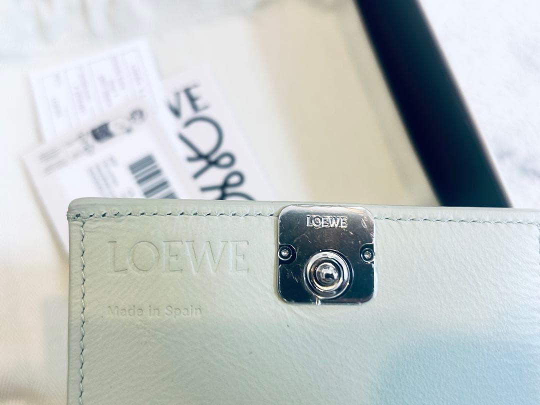 LOEWE ミントグリーン 財布　アナグラム コンパクト フラップウォレット