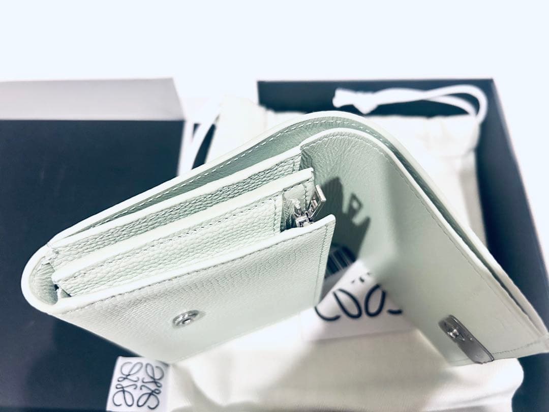LOEWE ミントグリーン 財布　アナグラム コンパクト フラップウォレット