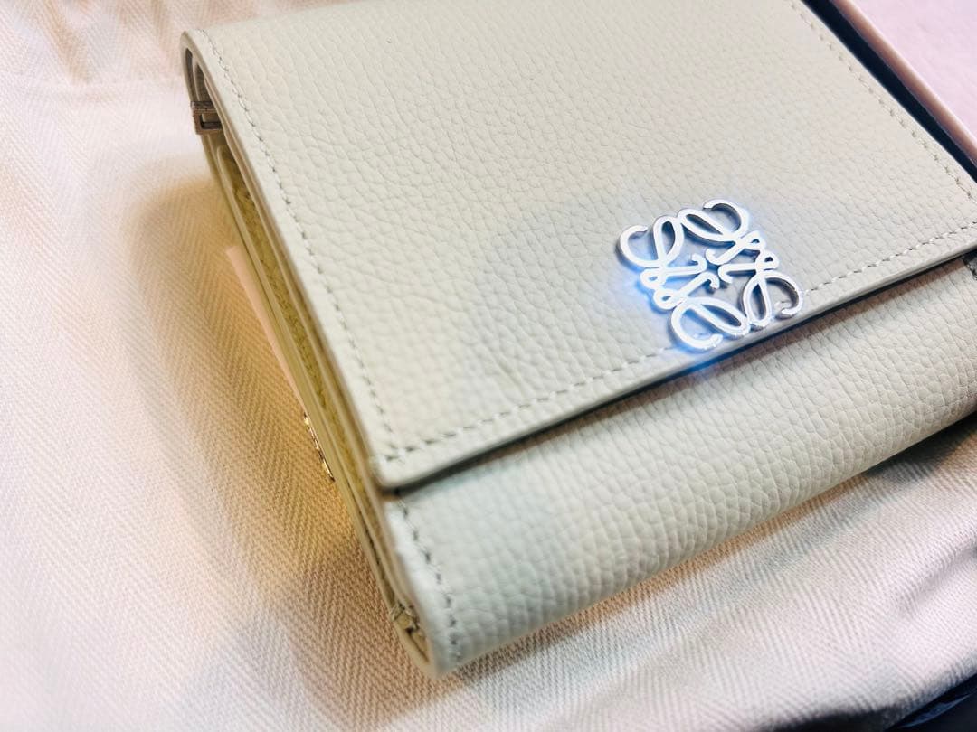 LOEWE ミントグリーン 財布　アナグラム コンパクト フラップウォレット