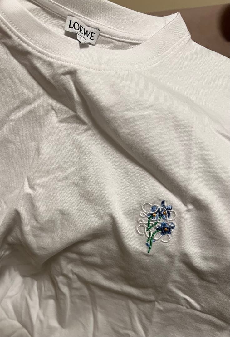 ロエベ　ホワイト 花刺繍 半袖Tシャツ
