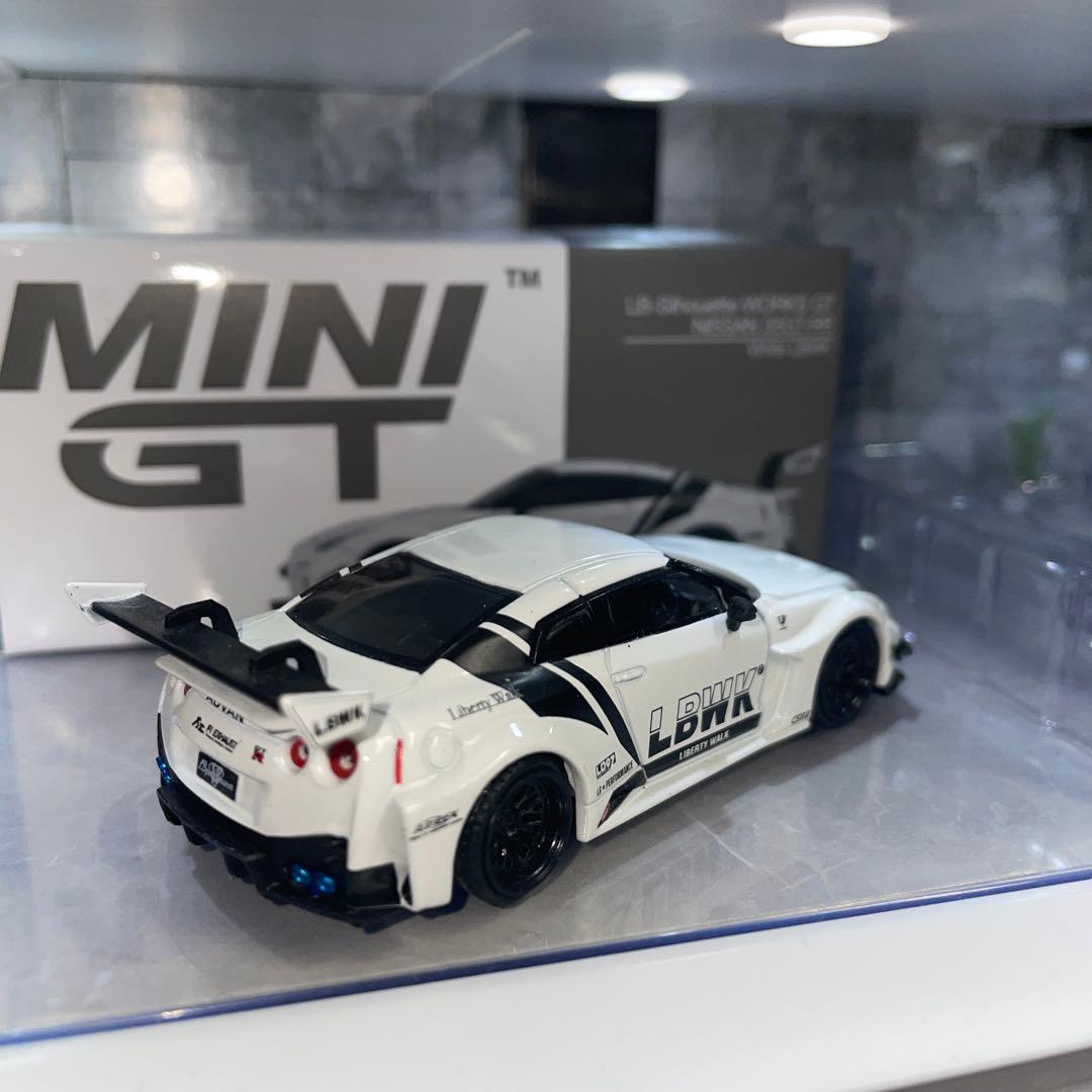 MINI GT 1/64 LB-シルエット 35GT-RR ホワイト