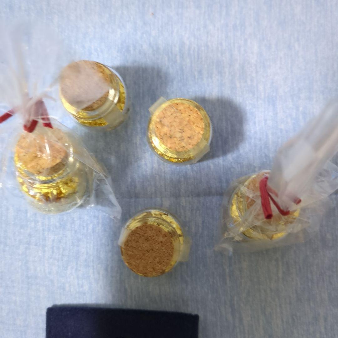 田中貴金属工業　金箔入り瓶5本＆収納ケース