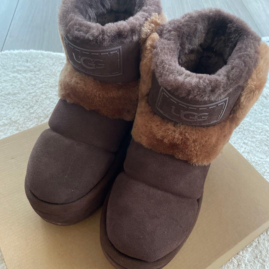 靴 UGG