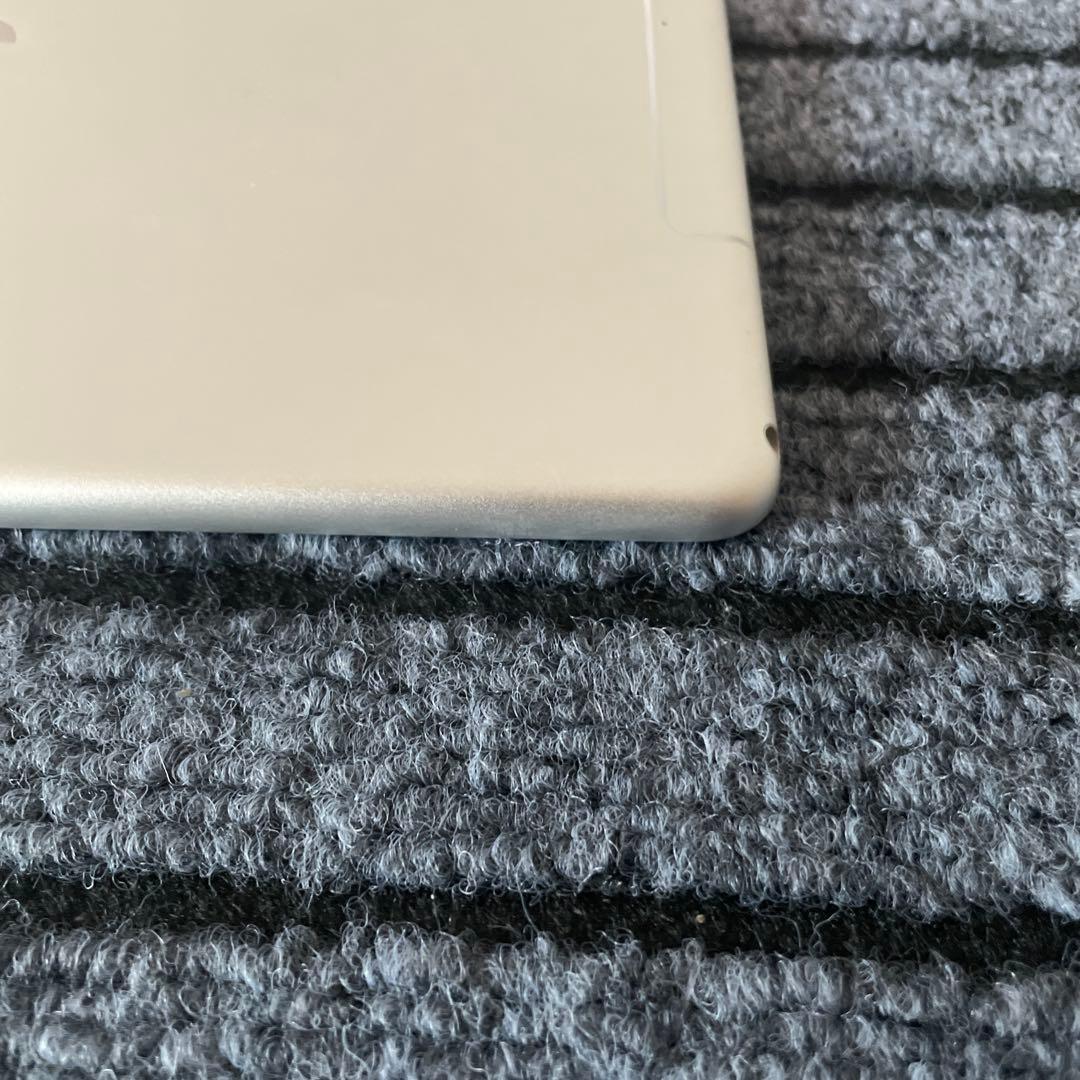 57 iPad Air3 3世代 64GB SIMフリーモデル シルバー