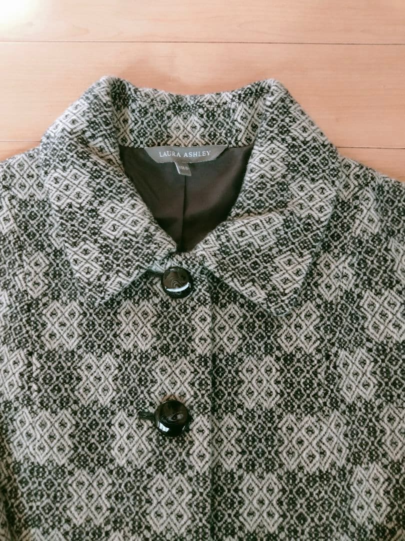 LAURAASHLEY ブラックとホワイトロングコート　13号