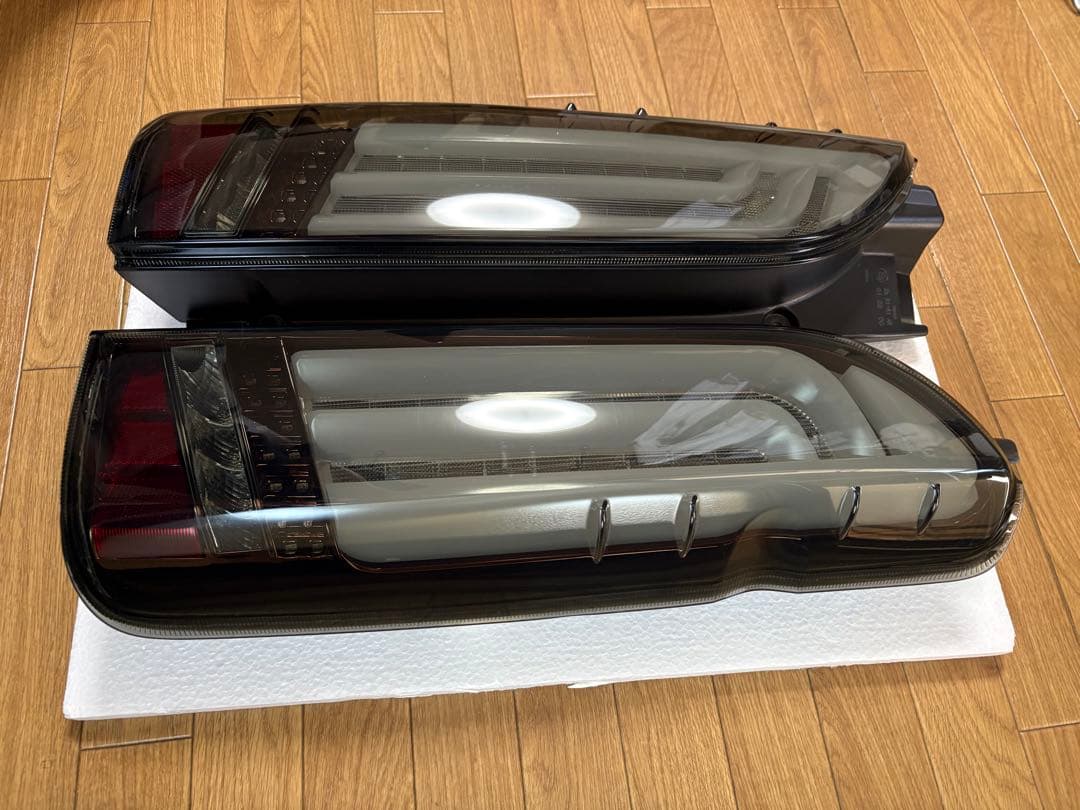 ハイエース200系Valenti Jewel LED Tail Lamp