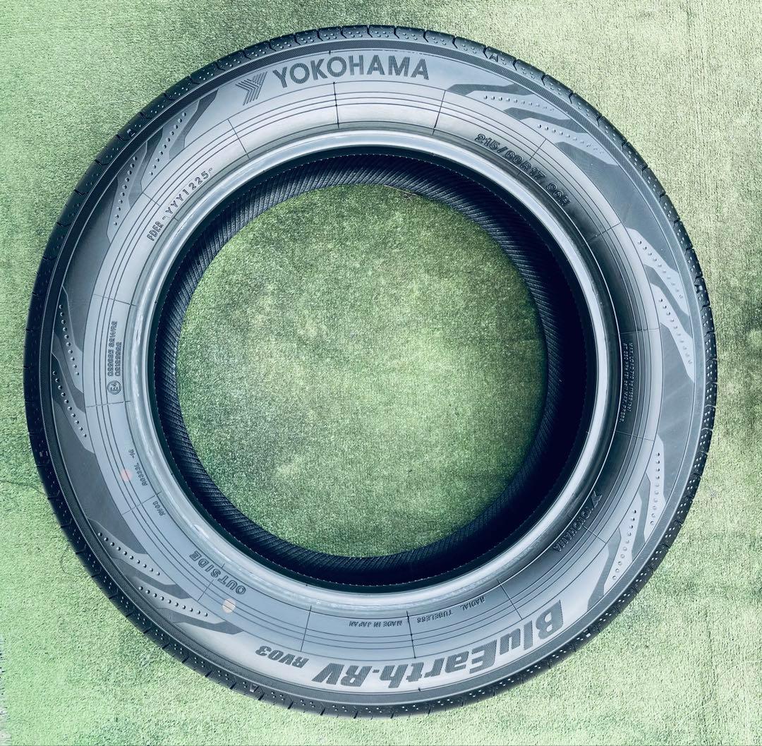 215/60 R17、YOKOHAMA BluEarth RV-03、2025年