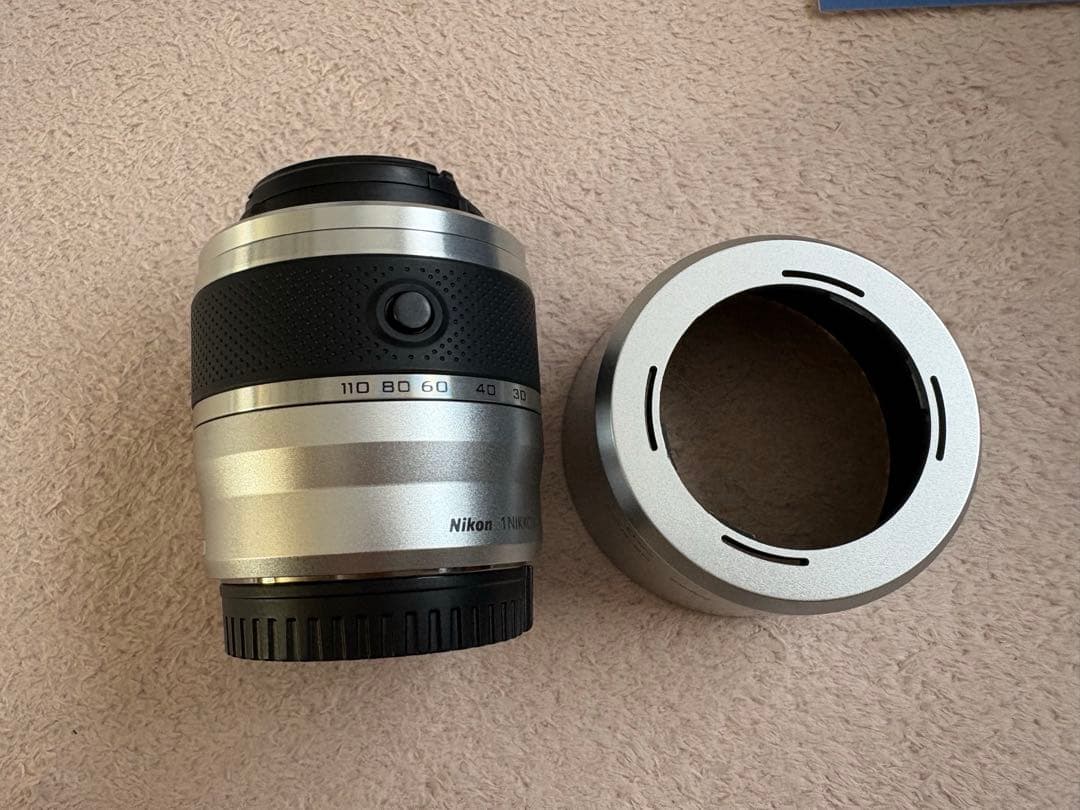 Nikon 1 J5 シルバー　ミラーレスカメラ