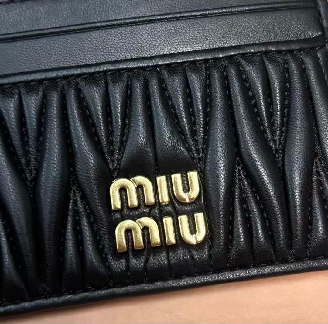 miu miu ブラック レザー 名刺入れ ギャザー加工