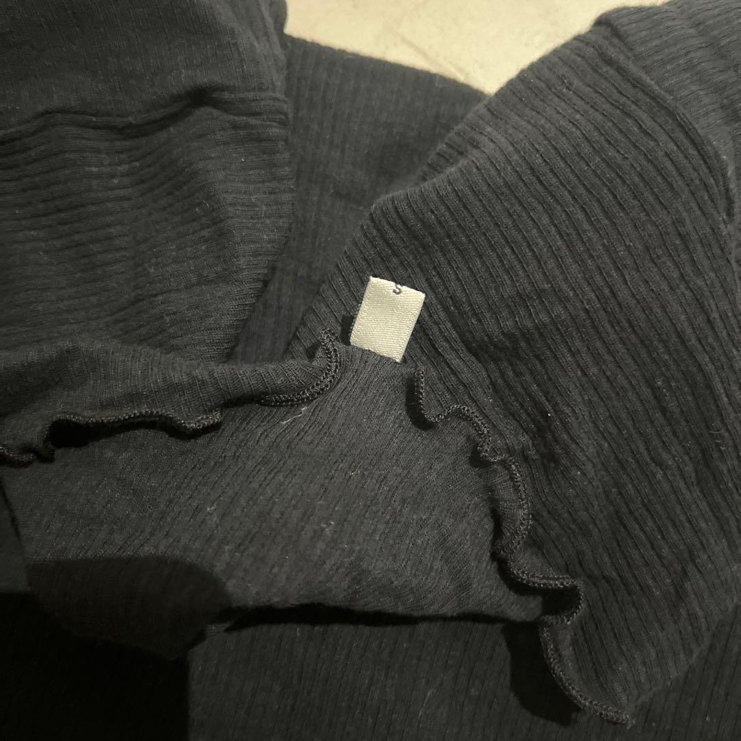BASERANGE フリルネック 黒 半袖 Tシャツ ベースレンジ