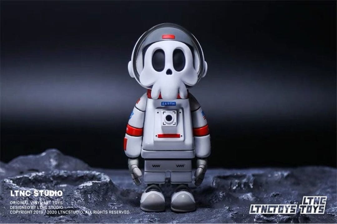 アストロデッド　ホワイト　宇宙飛行士　髑髏　フィギュア　アートトイ　海外限定