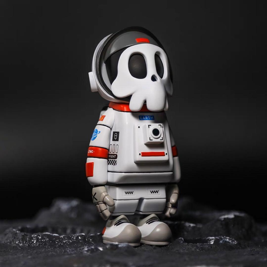アストロデッド　ホワイト　宇宙飛行士　髑髏　フィギュア　アートトイ　海外限定