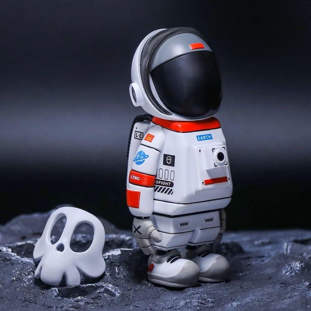 アストロデッド　ホワイト　宇宙飛行士　髑髏　フィギュア　アートトイ　海外限定