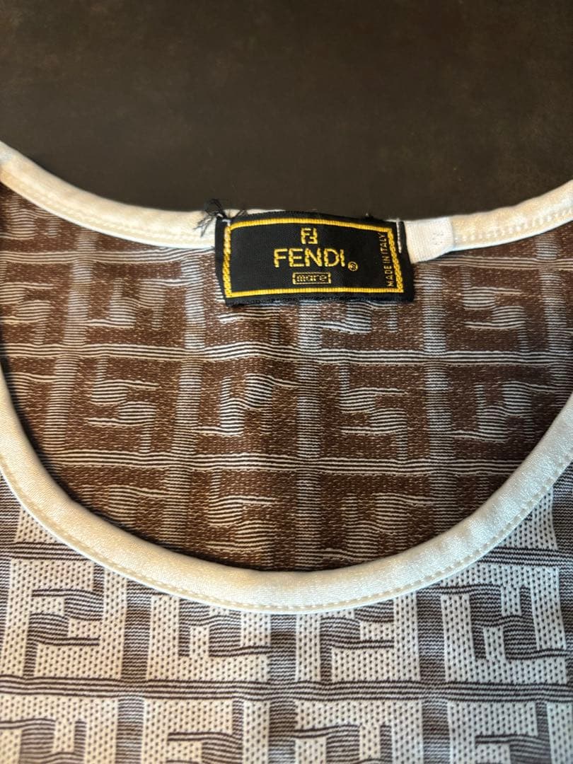 FENDI フェンディ　Mサイズ　Tシャツ　レディース　半袖